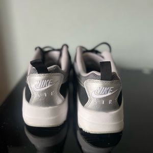 Women's size 10 Nike air athletic shoes
